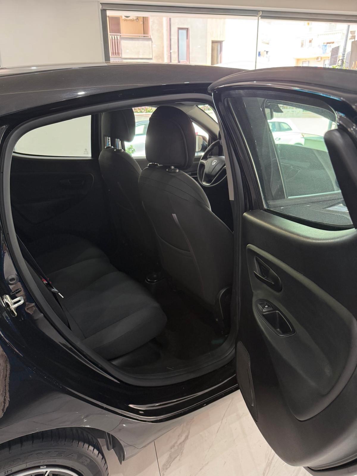 Lancia Ypsilon 1.2 69 CV 5 porte S&S Gold