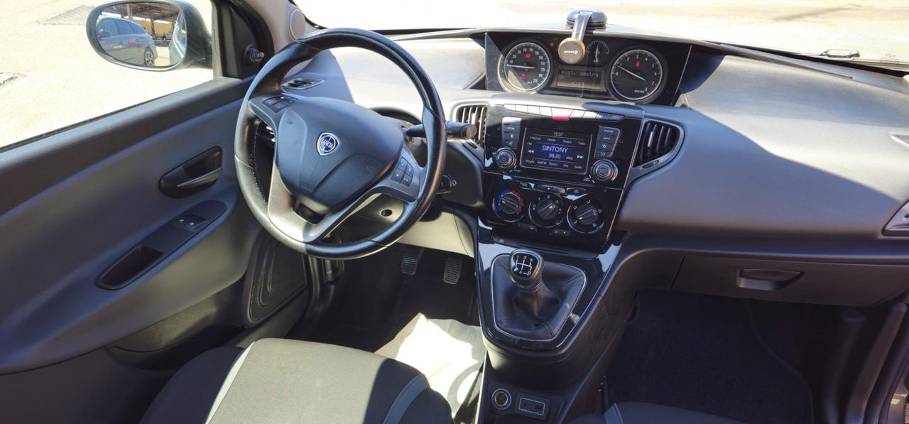 Lancia Ypsilon 1.2 69 CV 5 porte Gold