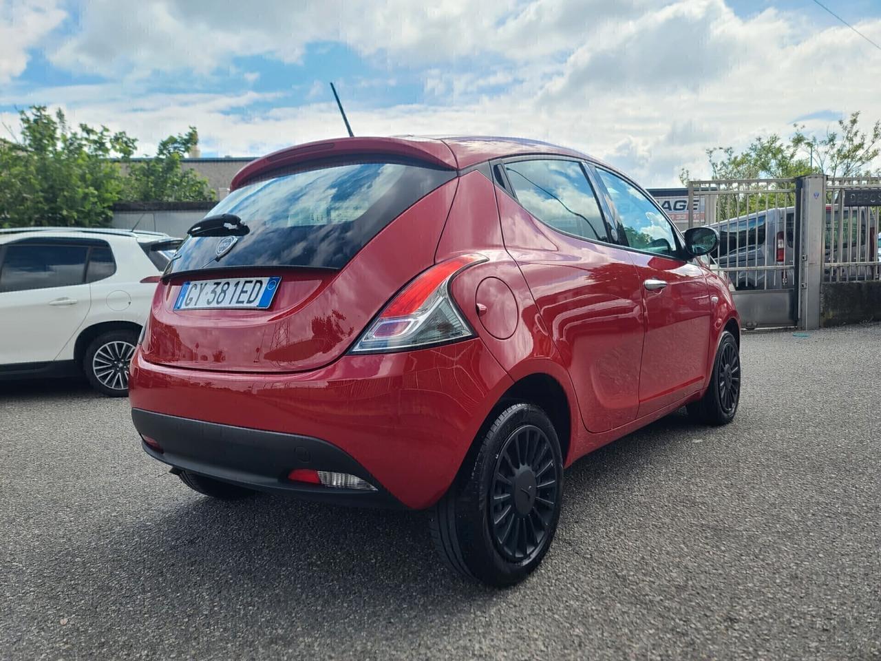 Lancia Ypsilon 1.0 HYBRID X NEOPATENTATI
