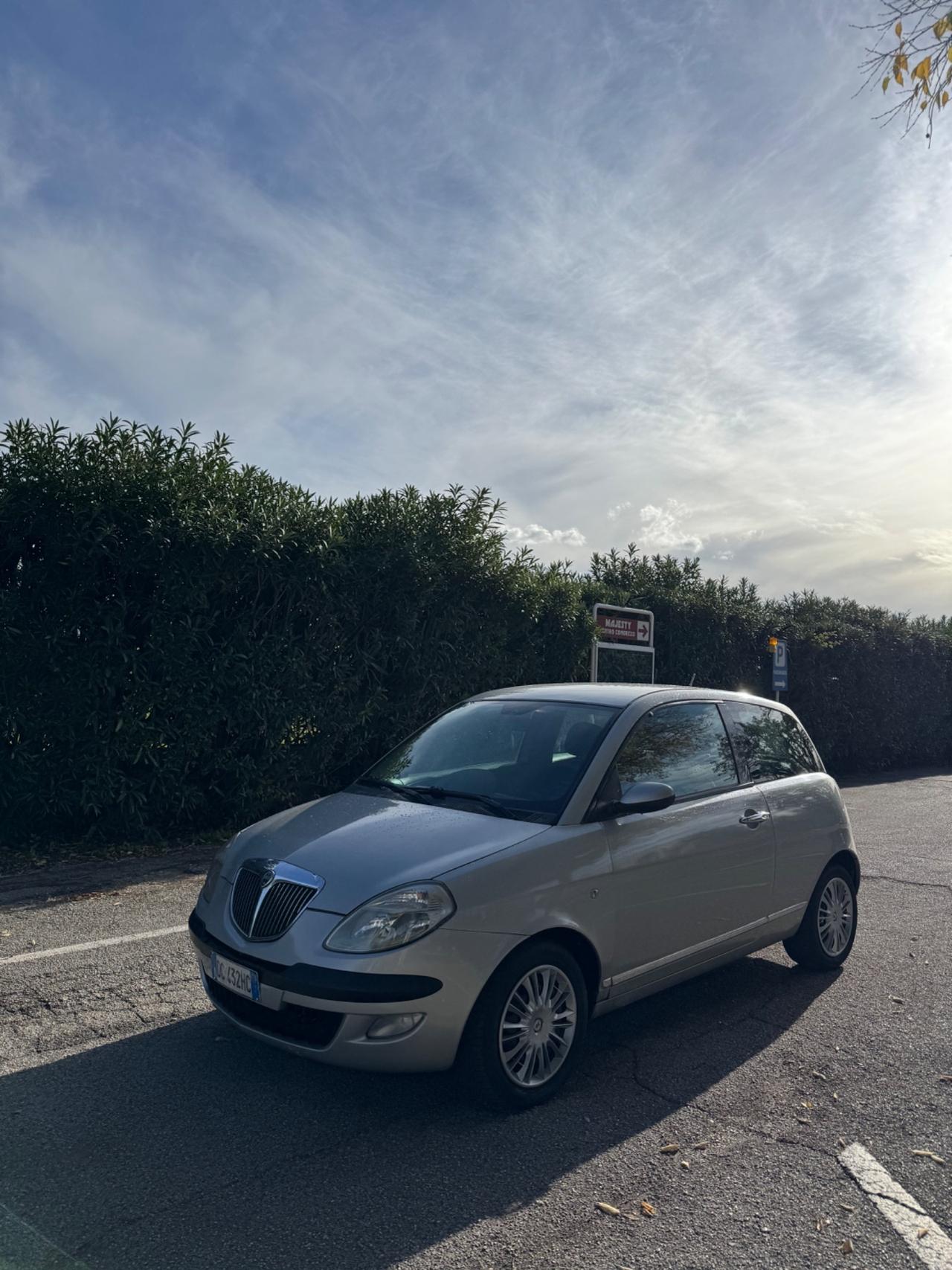 Lancia Ypsilon 1.3 MJT 75 CV Argento