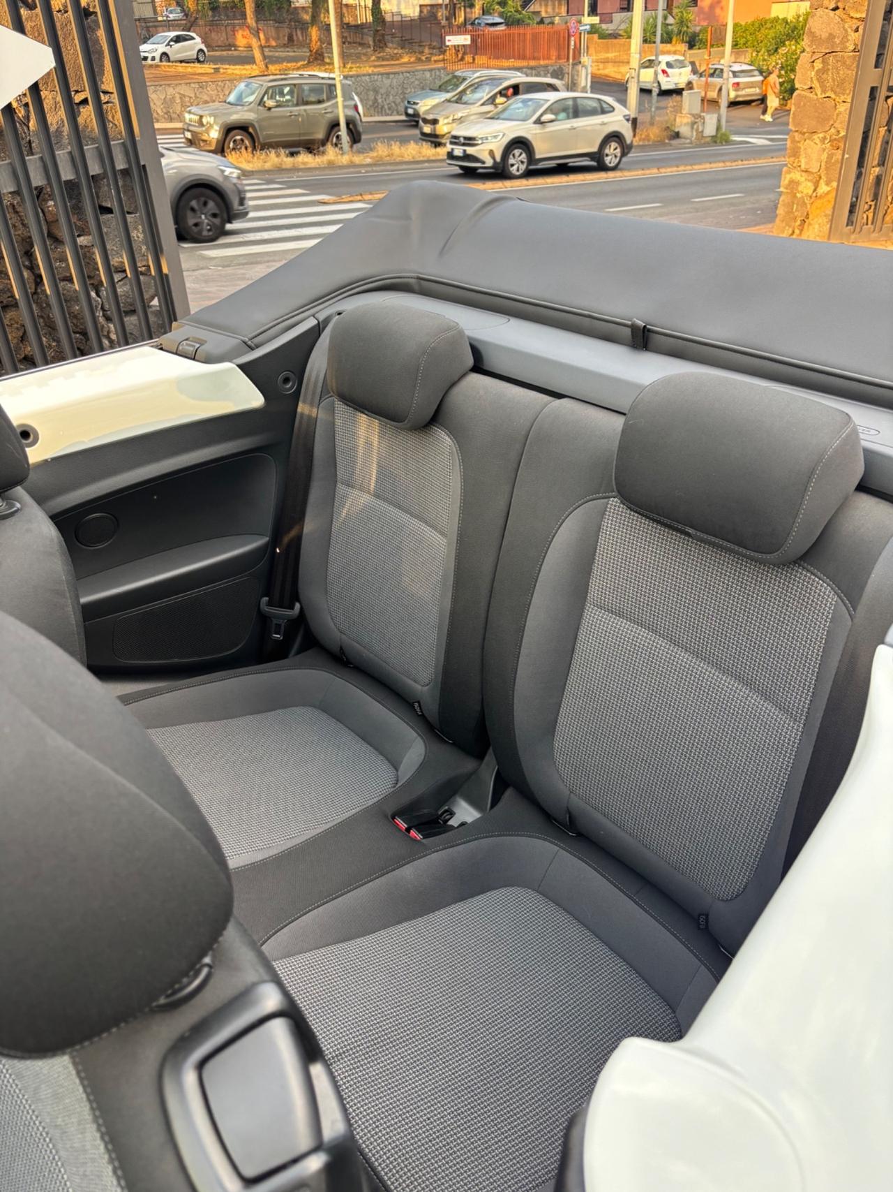Volkswagen Maggiolino Cabrio 1.6 TDI Design 2014