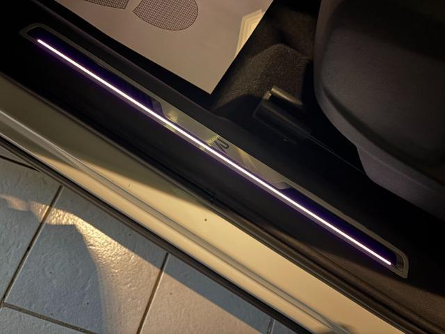 VOLKSWAGEN Tiguan 2.0 TDI 150 CV SCR DSG R-Line LUCI AMBIENTE