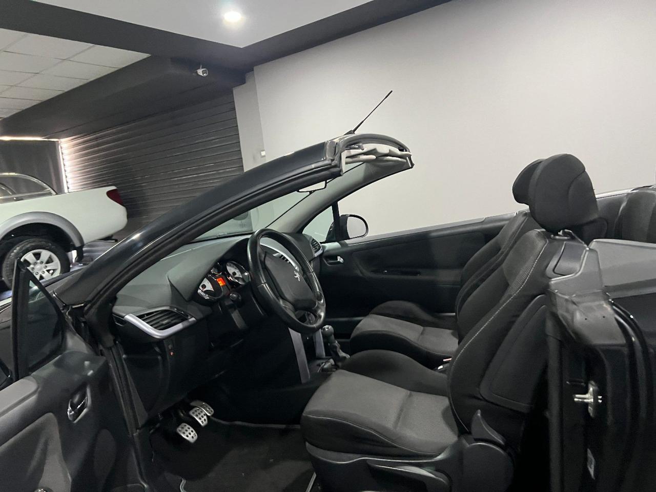 Peugeot 207 1.6 HDi 110CV CC Féline