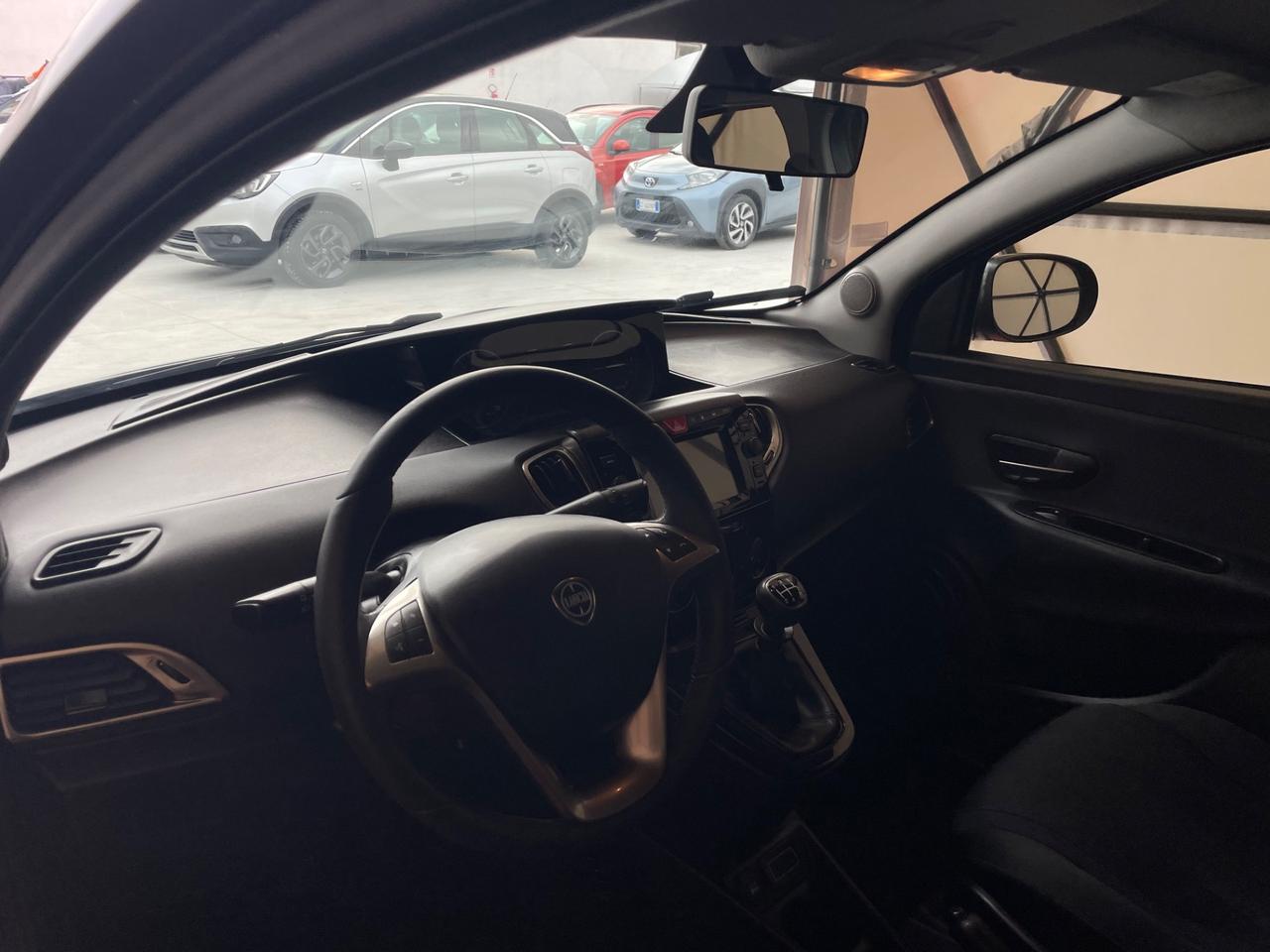 Lancia Ypsilon 0.9 TwinAir 85 CV 5 porte Metano Ecochic Platinum