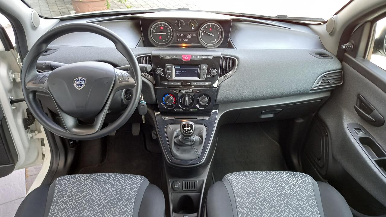 Lancia Ypsilon 1.0 FireFly 5 porte S&S Hybrid Ecochic Silver