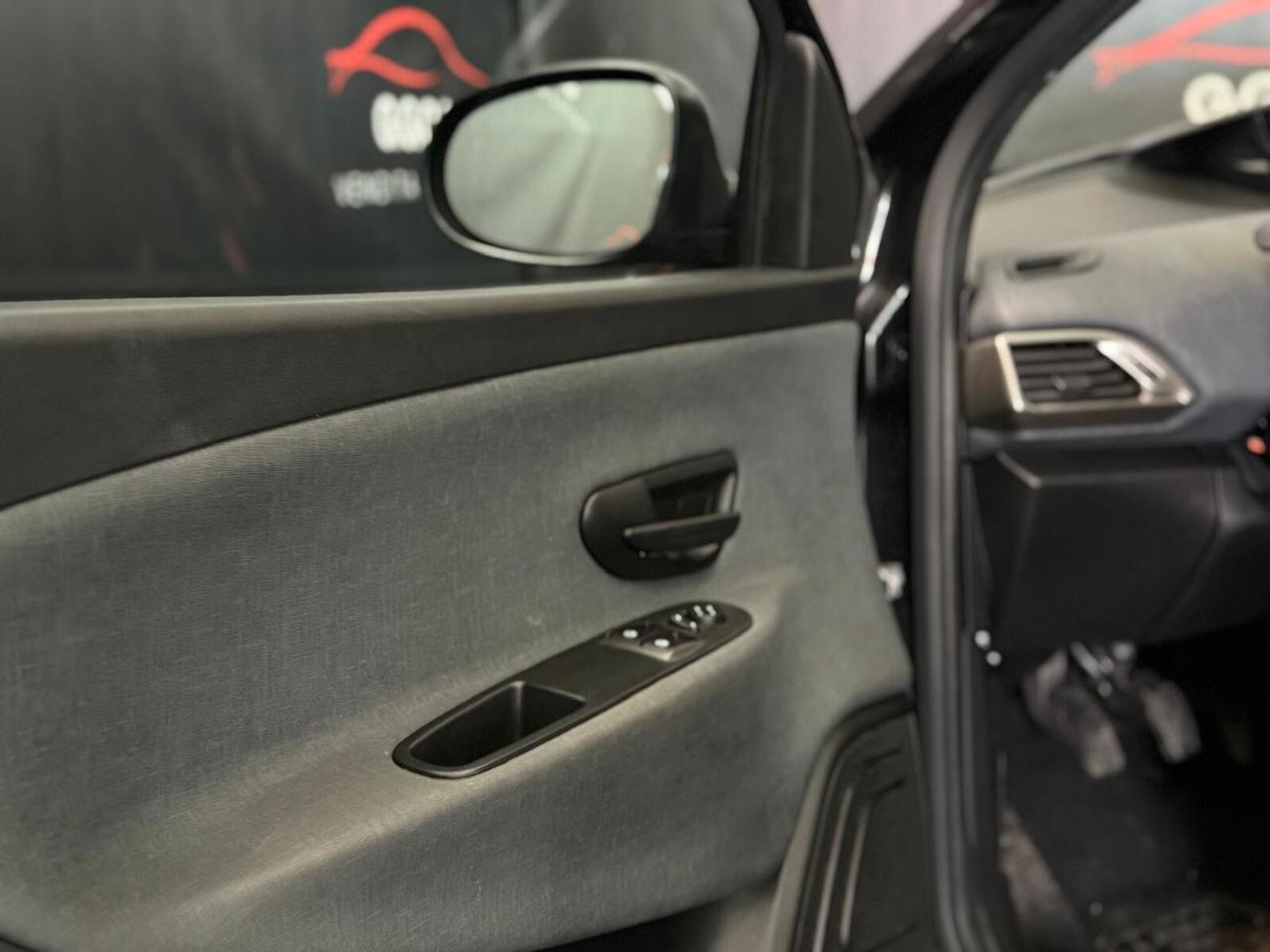 Lancia Ypsilon 1.0 FireFly 5 porte S&S Hybrid Ecochic Gold
