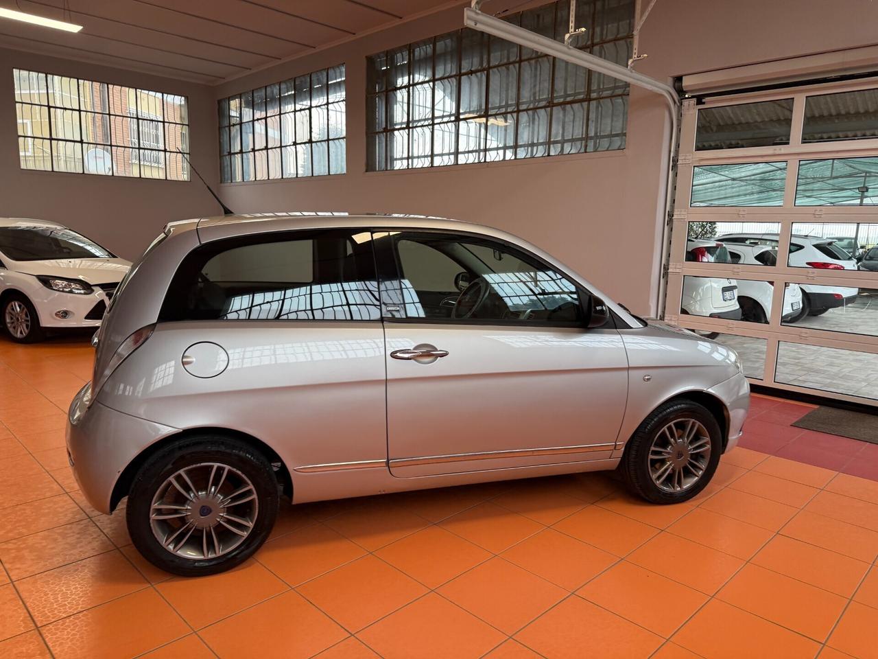 Lancia Ypsilon 1.3 MJT 75 CV Unyca