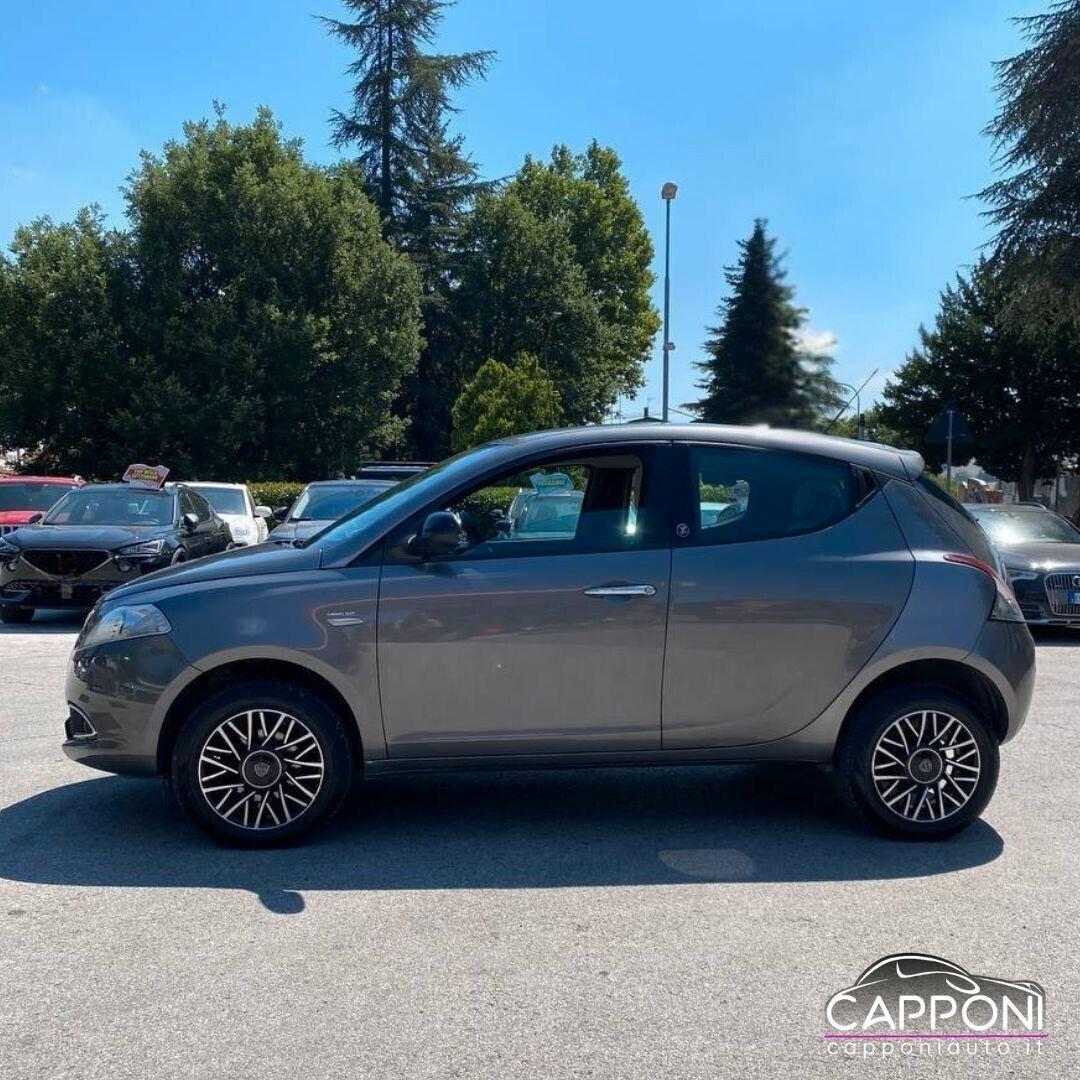 Lancia Ypsilon 0.9 - OK NEOPATENTATI