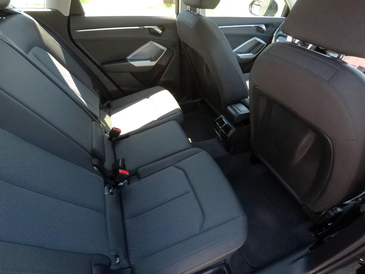 Audi Q3 35 TDI S tronic Business