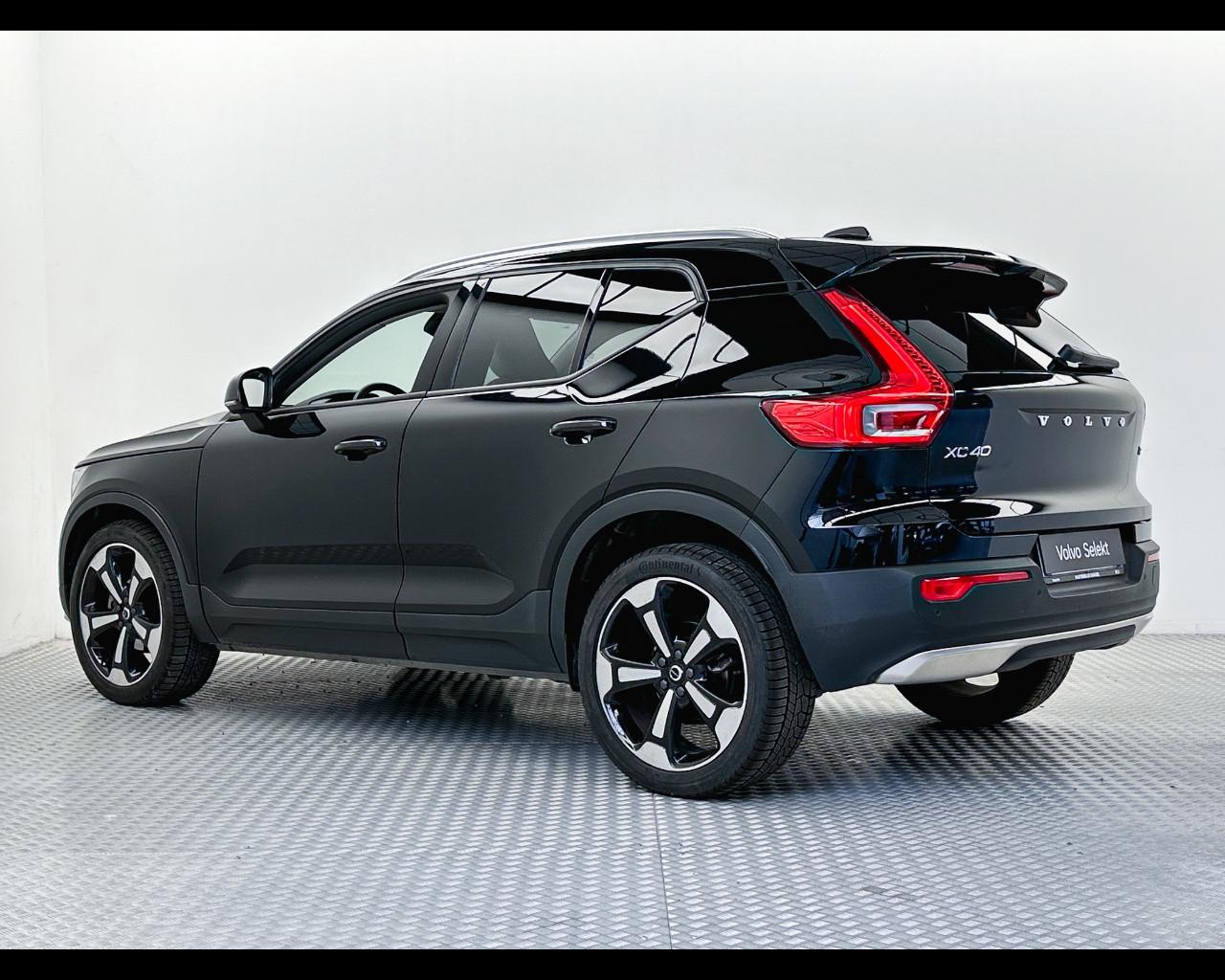 VOLVO XC40 (2017-->) - XC40 T2 Geartronic Momentum Pro N1