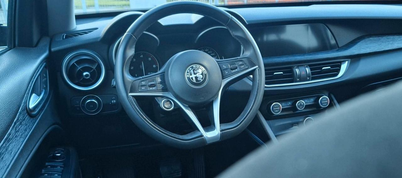 Alfa Stelvio 2.2 Turbodiesel 160 CV AT8 RWD