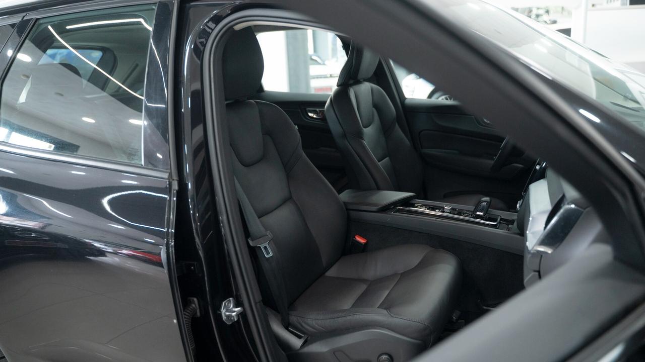 Volvo XC 60 XC60 B4 2.0 AWD GEARTRONIC BUSINESS PLUS PELLE LED NAVI FULL OPTIONAL