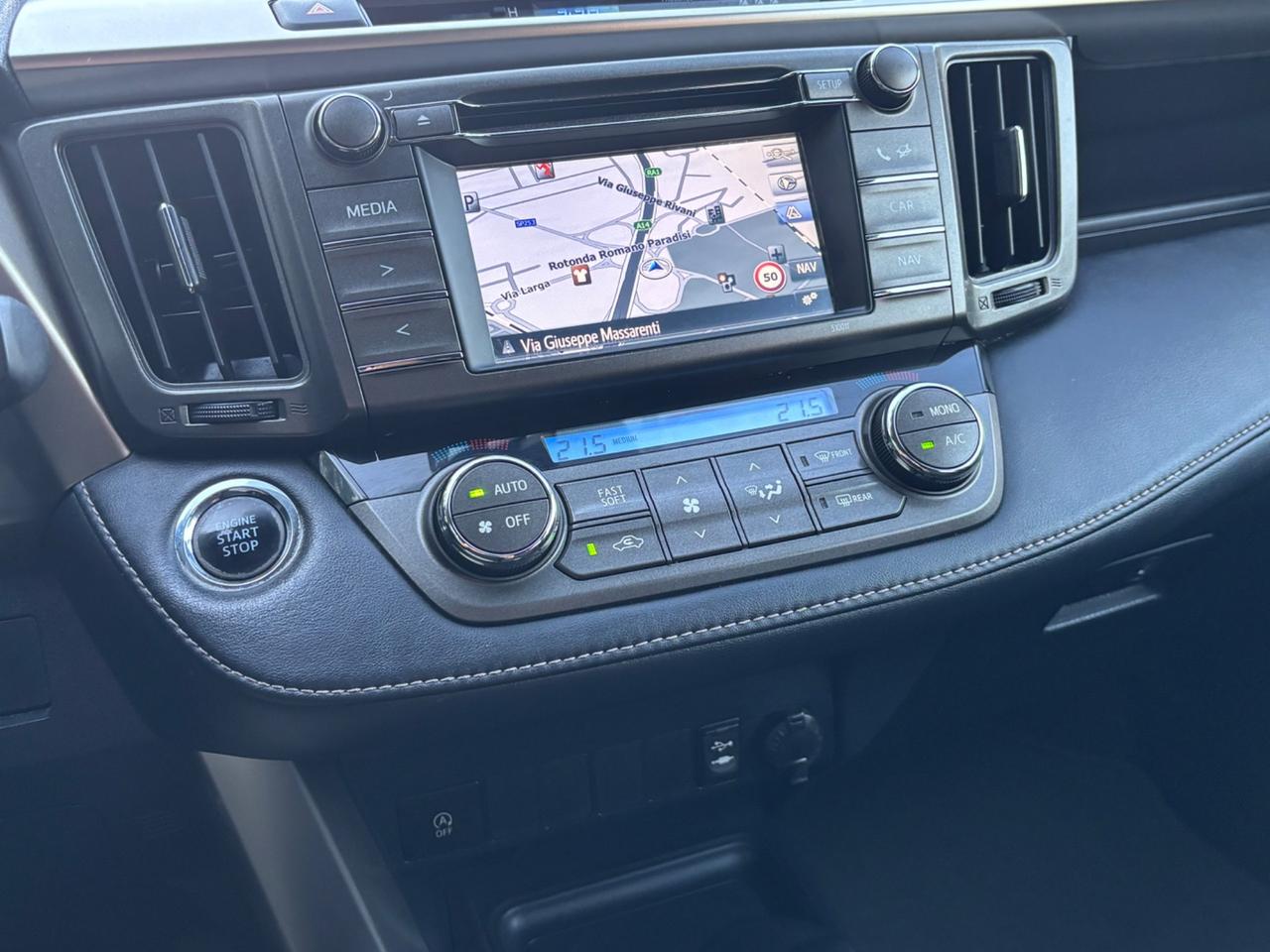 Toyota RAV 4 - 2.0 D-4D Style White Ed.