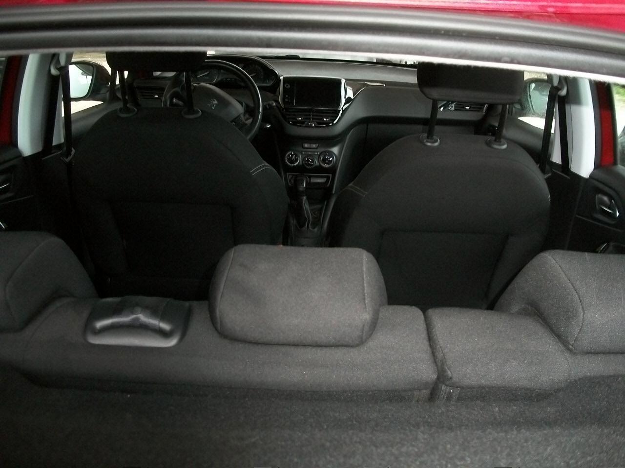 Peugeot 208 PureTech 82 5 porte Active riferimento fp836 CC 1199 EURO 06 KM 62940 TALIANDATI CON NAVI E SEDILI RISCALDATI GARANZIA UN ANNO SI NEOPATENTATI