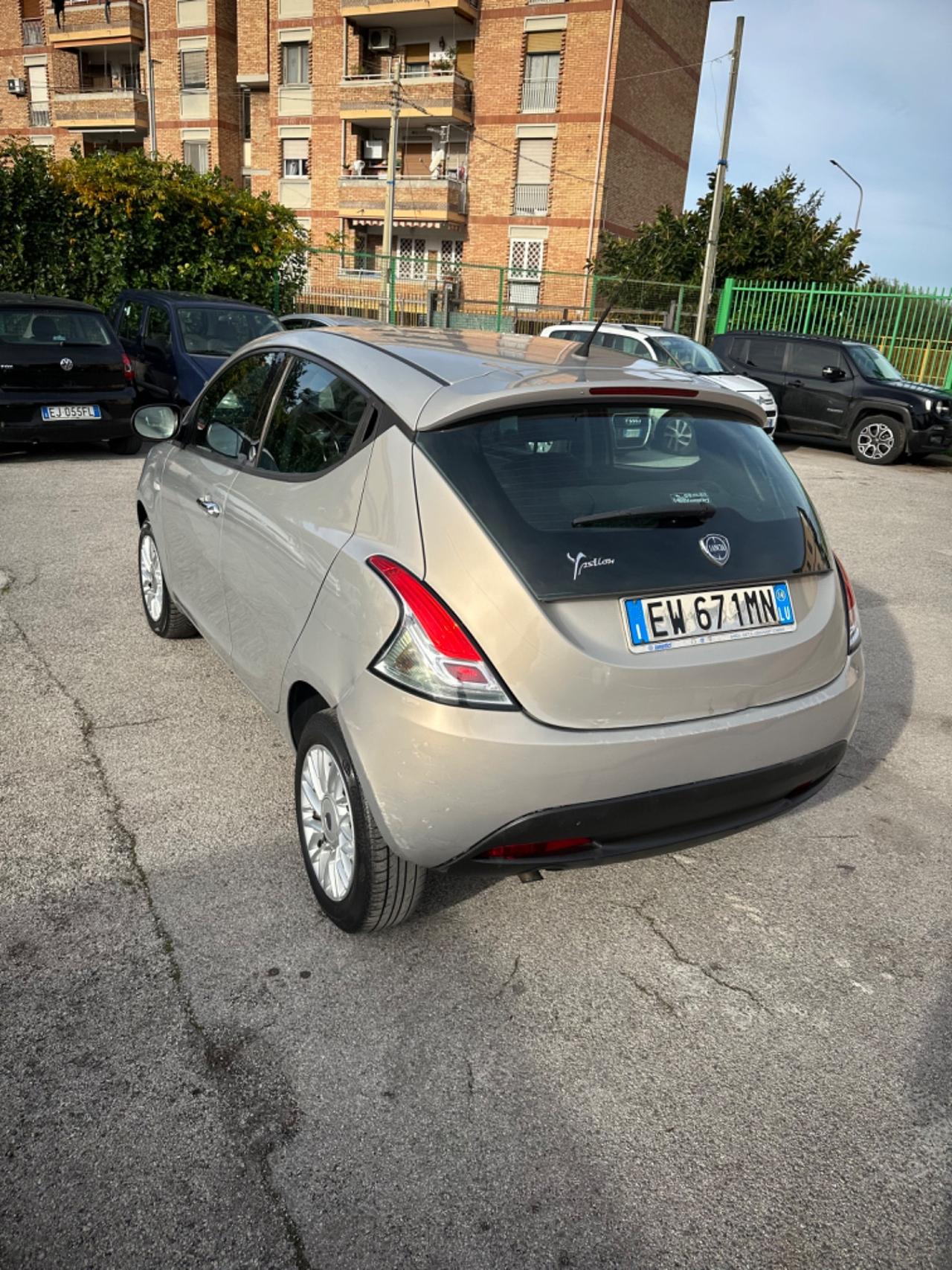 Lancia Ypsilon 0.9 TwinAir 85 CV 5 porte Metano Ecochic Gold