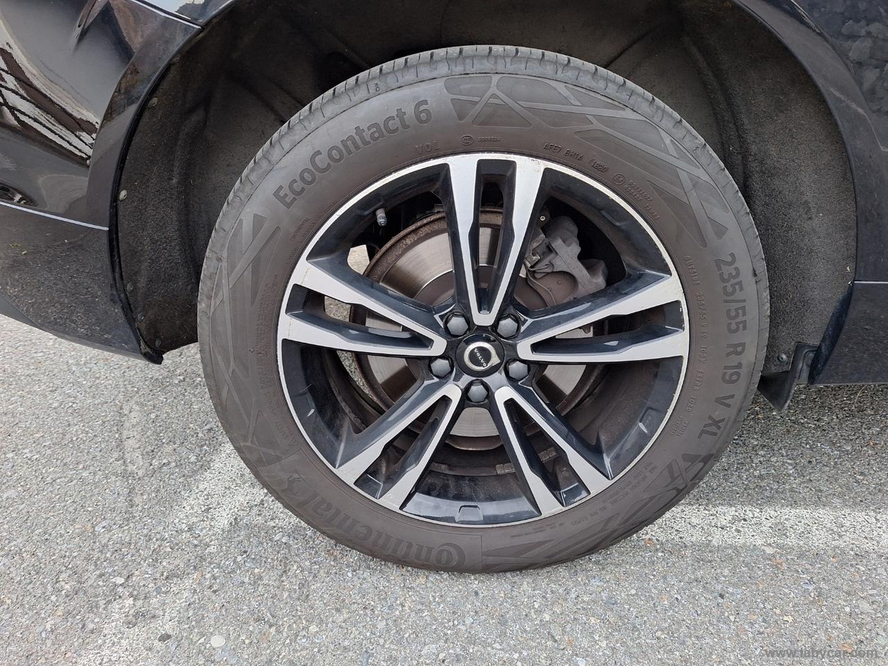 VOLVO XC60 B4 AWD Momentum PRO UNIPROP. MEMORIE FULL LED