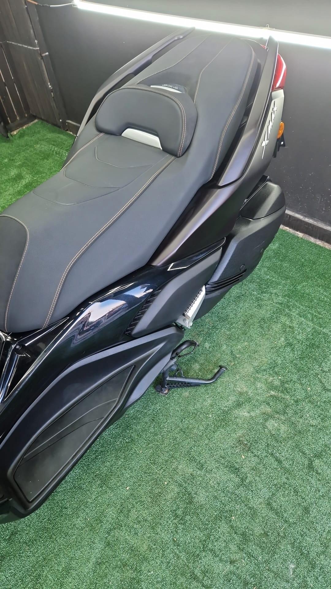 Yamaha X-Max 300