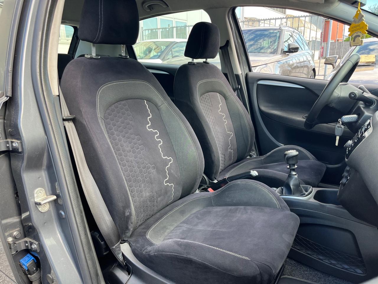 Fiat Punto 1.2 8V 5 porte Lounge OK NEOPATENTI