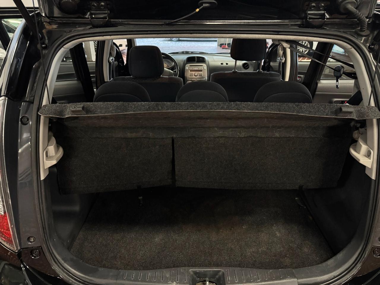 Daihatsu Sirion 1.3 Taka A/T 4WD - CAMBIO AUTOMATICO