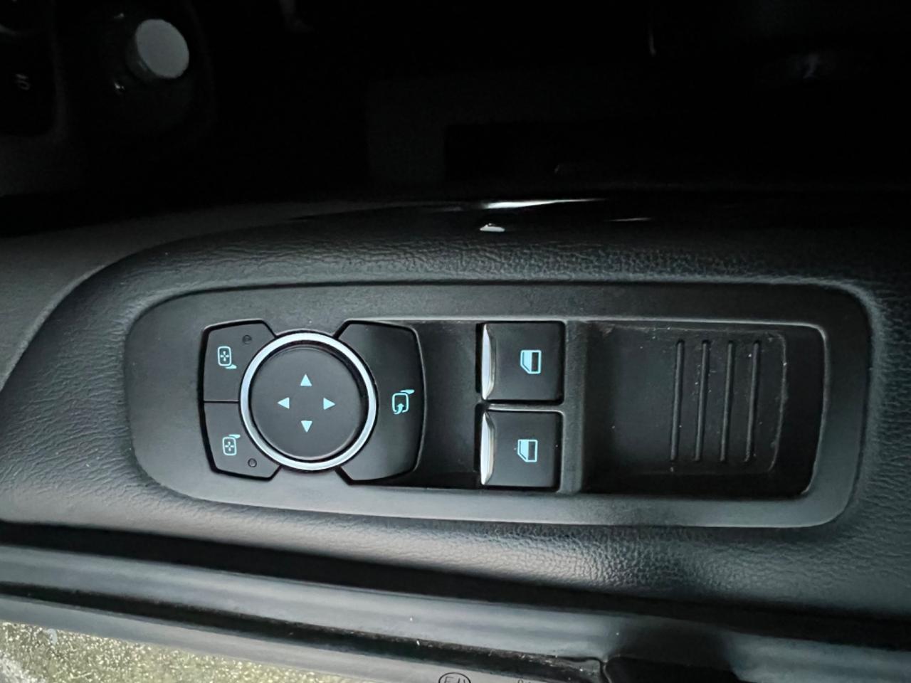 FORD TOURNEO CUSTOM 2.0 DIESEL IBRIDO 8 POSTI UNICO PROPRIETARIO PERFETTO