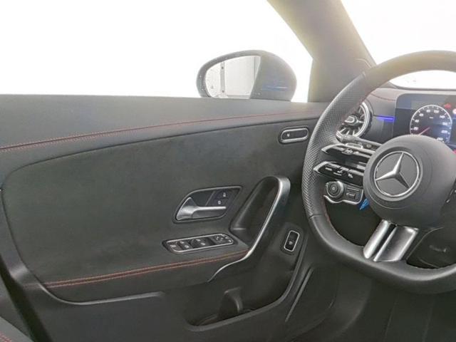 MERCEDES-BENZ CLA 200 Automatic Shooting Brake AMG Line