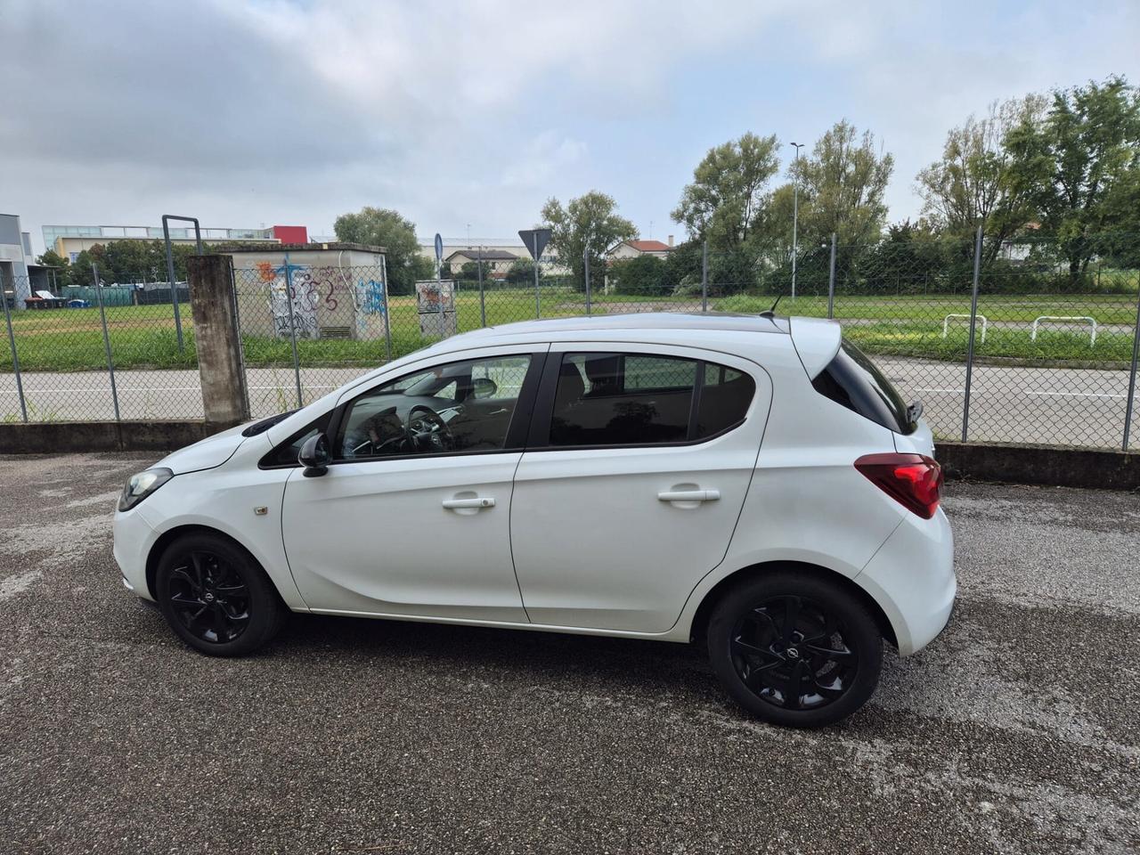 Opel Corsa 1.4 90CV 5 porte Black Edition