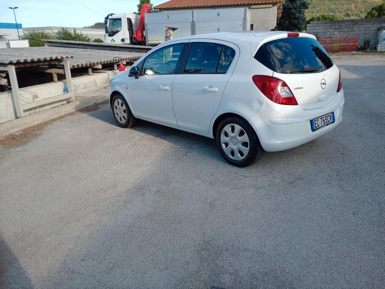 Opel Corsa 1.2 5 porte anno 2010