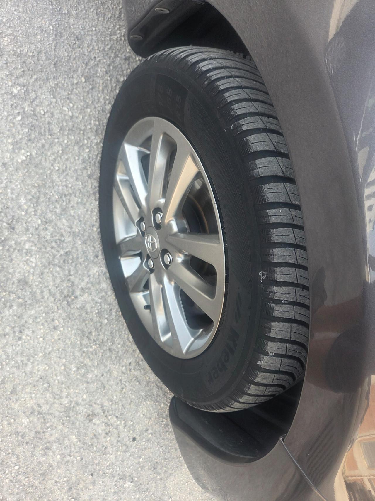 TOYOTA YARIS ANNO 2014 1.0 BENZINA 70 CV KM 90000 CERTIF