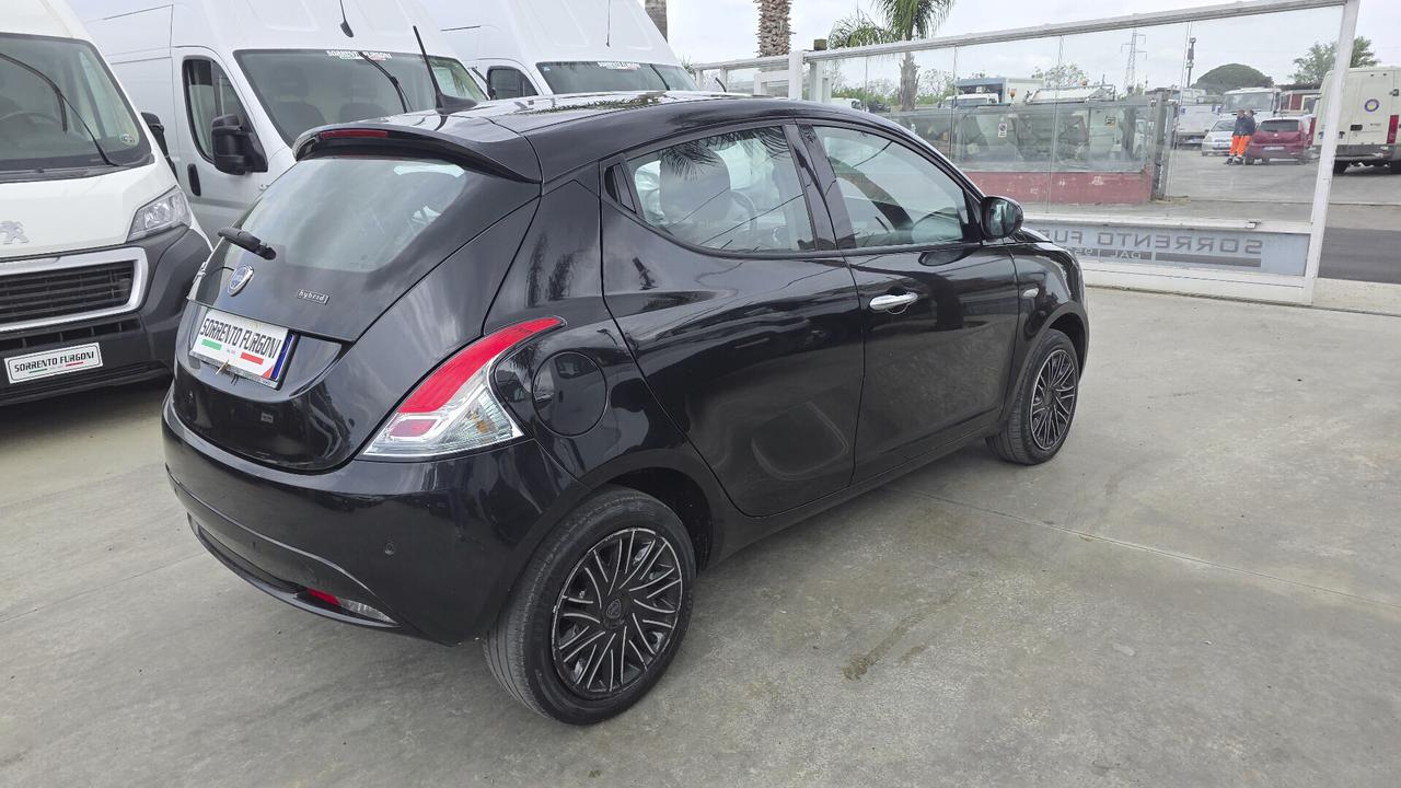 Lancia Ypsilon 1.0 FireFly 5 porte S&S Hybrid