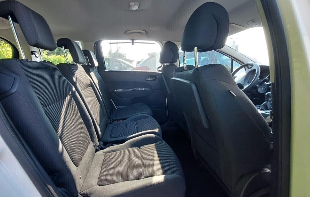Peugeot 5008 1.6 Diesel 7 Posti Neopatentati