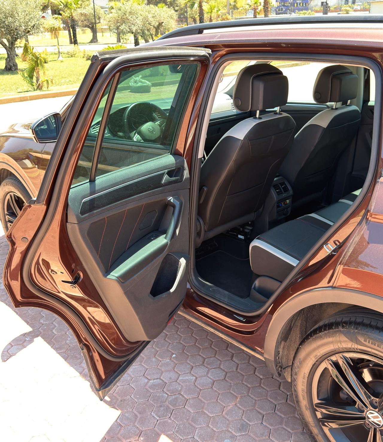 Volkswagen Tiguan 2.0 TDI 150 CV Life – Comfort, Spazio e Prestazioni