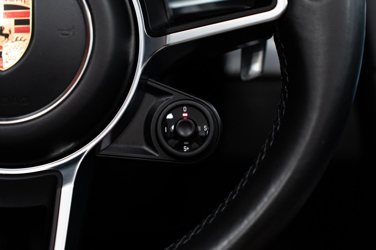Porsche 911 3.0 Carrera 4 Cabriolet