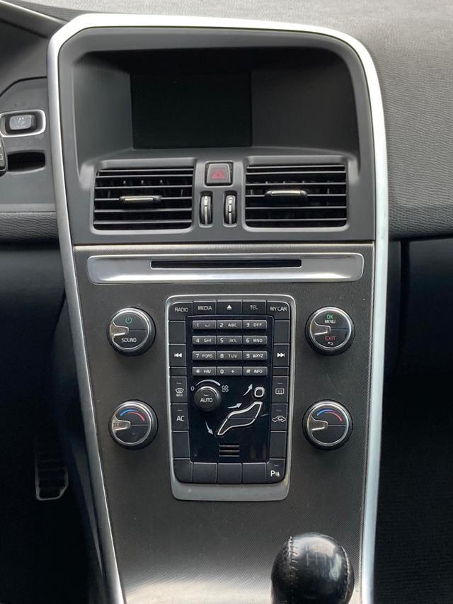 VOLVO XC60 DRIVe R-design