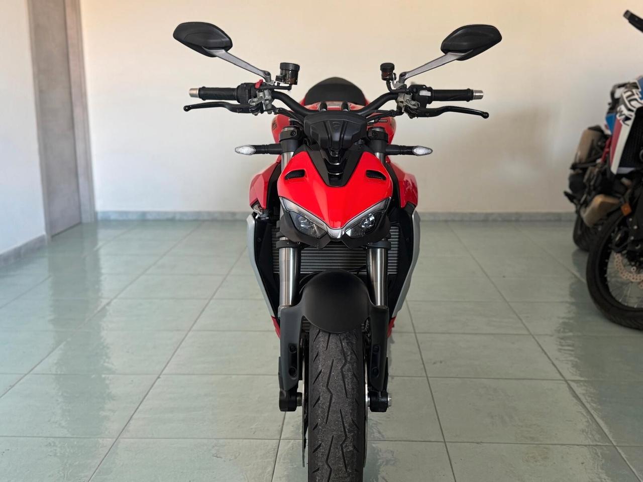 Ducati Streetfighter V2