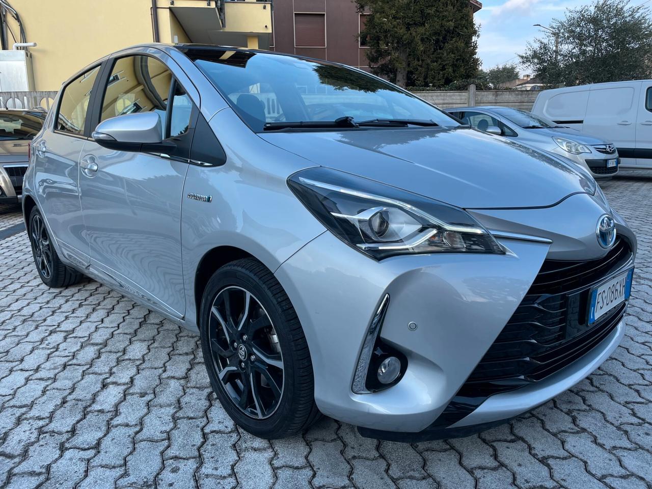 Toyota Yaris 5p 1.5h Trend Red Edition TETTO PANORAMICO