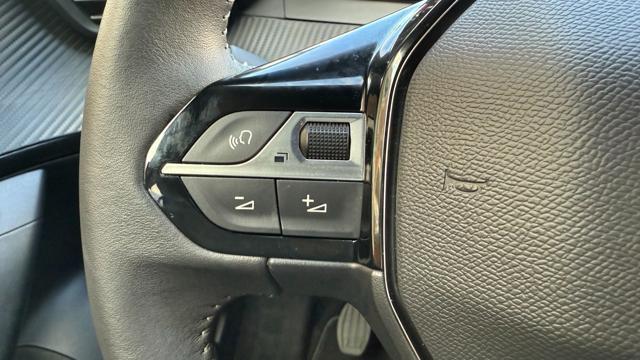 PEUGEOT 2008 1.2PURETECH 100CV S&S ALLURE*C.L.17*FULL LED*NAVI*