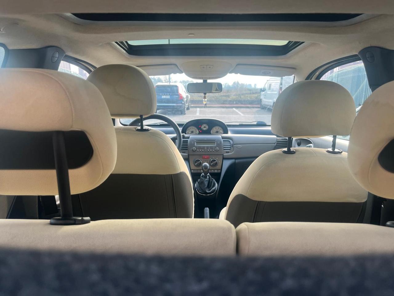 Lancia Ypsilon 1.2 Argento TETTO PANORAMICO APRIBILE ADATTA AI NEOPATENTATI