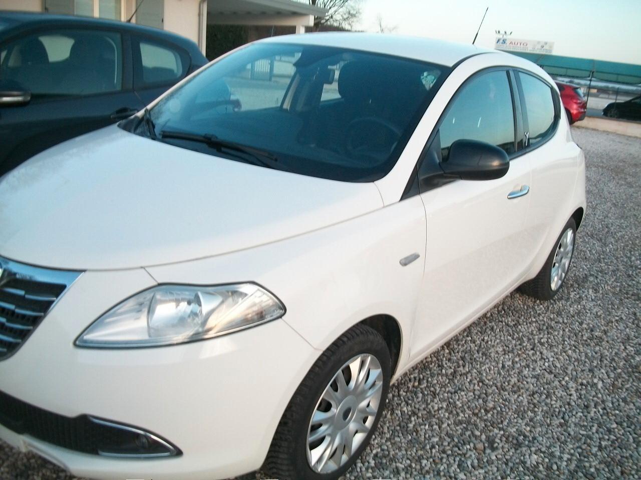 Lancia Ypsilon 1.2 69 CV 5 porte S&S Silver CC 1242 BENZINA EURO 05 KM 92630 TALIANDATI GARANZIA UN ANNO N 08 GOMME E CERCHI N 4 INVERNAL IN FERRO CON COPRI CERCHI 95X100 04 CERCHI IN LEGA ESTIVI 90X100