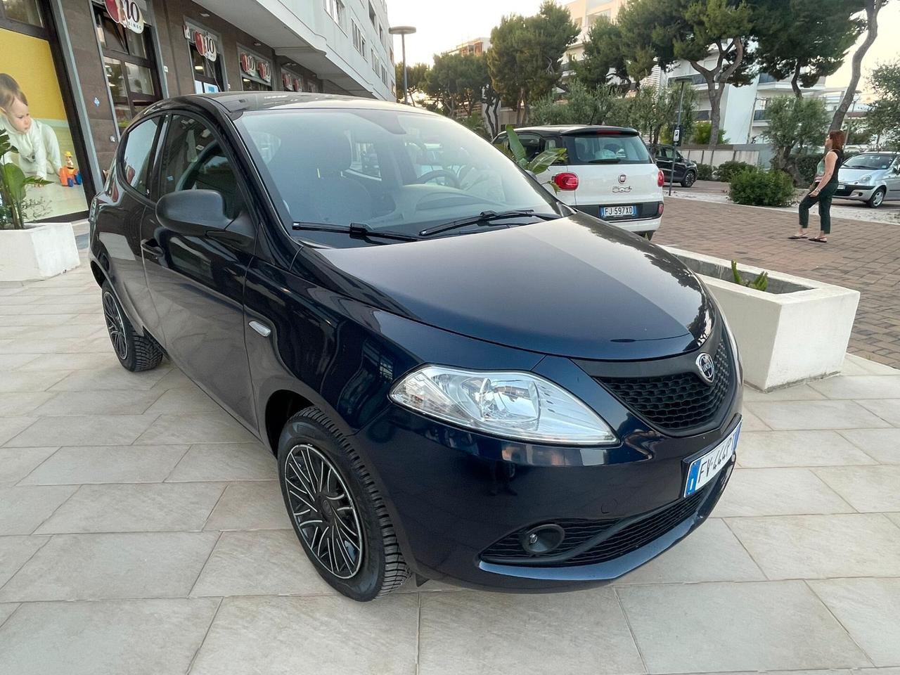 Lancia Ypsilon 0.9 TwinAir 85 CV 5 porte Metano Ecochic Elefant.Blu