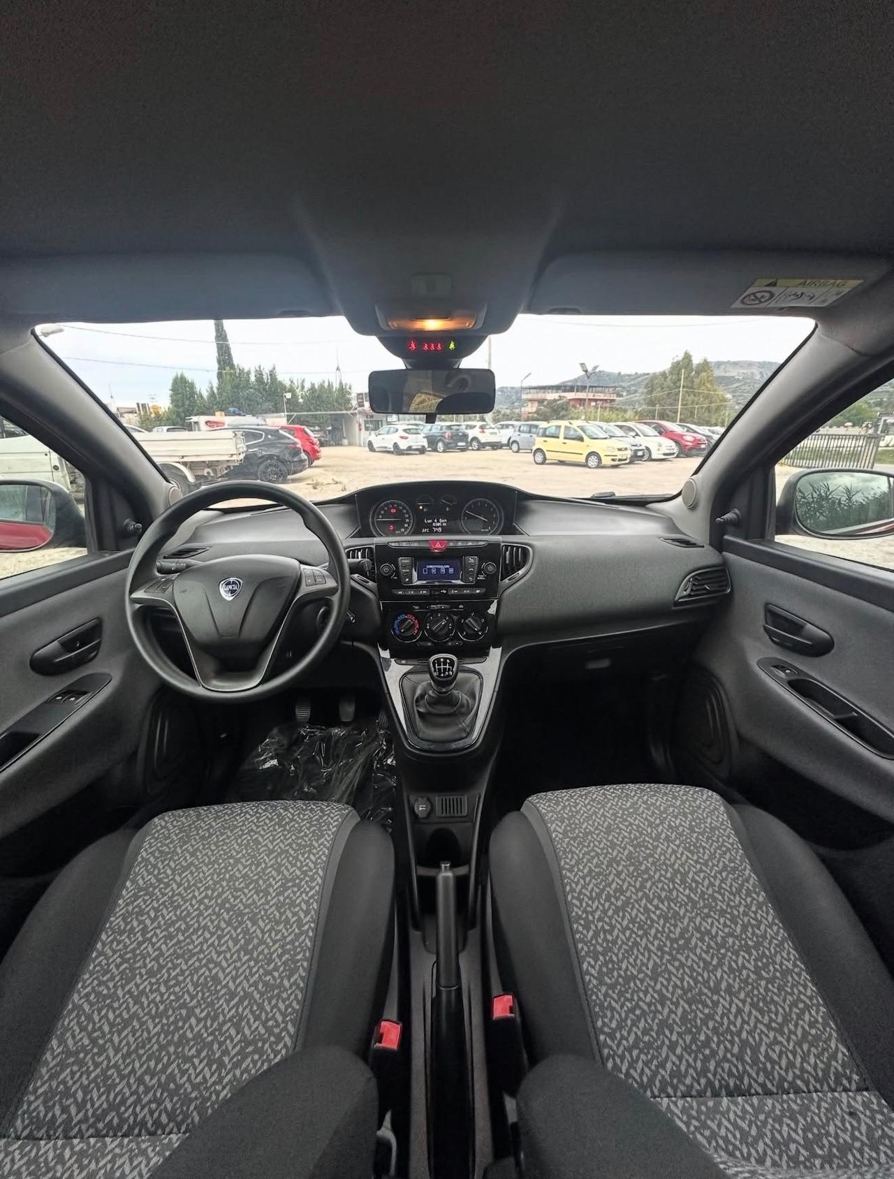 Lancia Ypsilon 1.0 FireFly 5 porte S&S Hybrid Silver