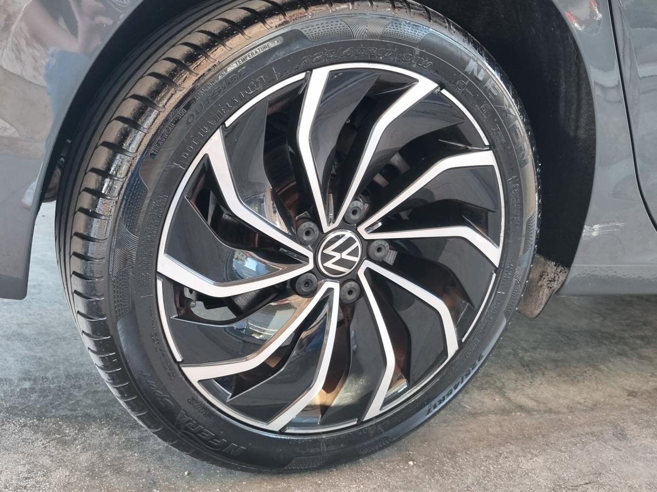 Volkswagen Golf VIII 2020 1.0 etsi evo Life 110cv dsg