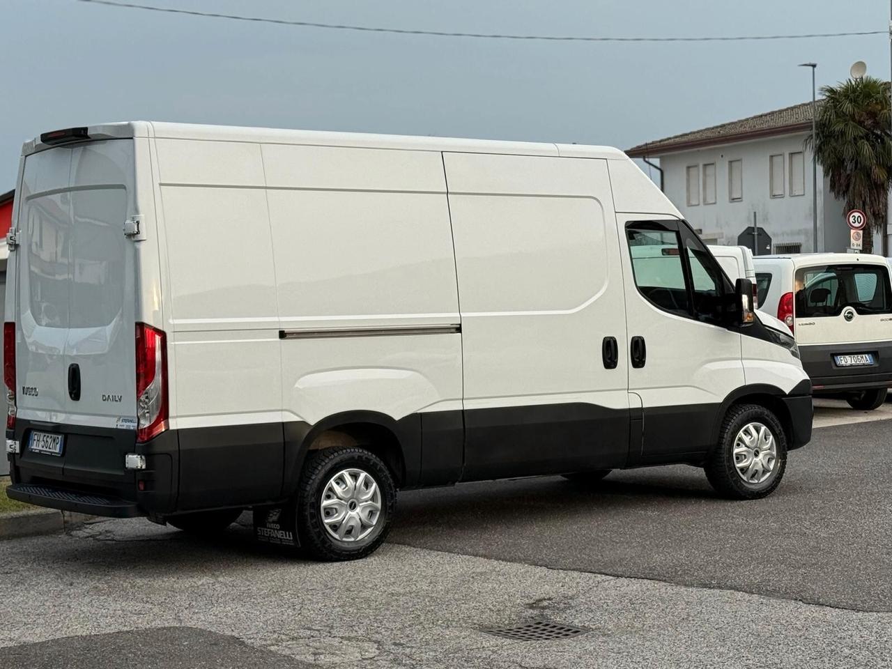 IVECO DAILY 2.3 MLJ 35-140 136CV 3 POSTI L3H2