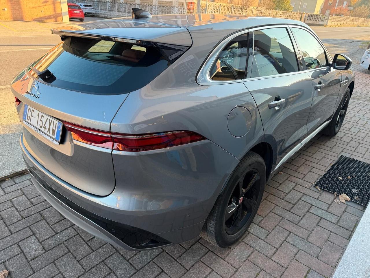 Jaguar F-Pace 2.0 D 163 CV AWD AUT. R-DYNAMIC SE