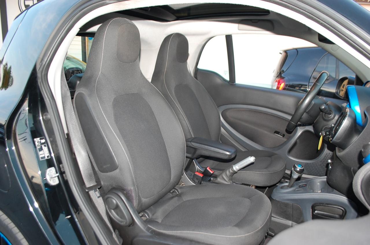 smart forTwo EQ Brabus Style my19 Uff Italy Lega Tetto Led