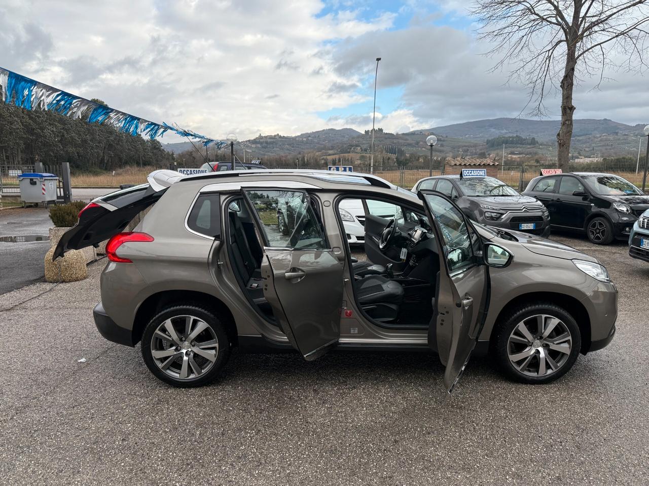 " SOLO 40.000 KM " Peugeot 2008 Benz. Allure