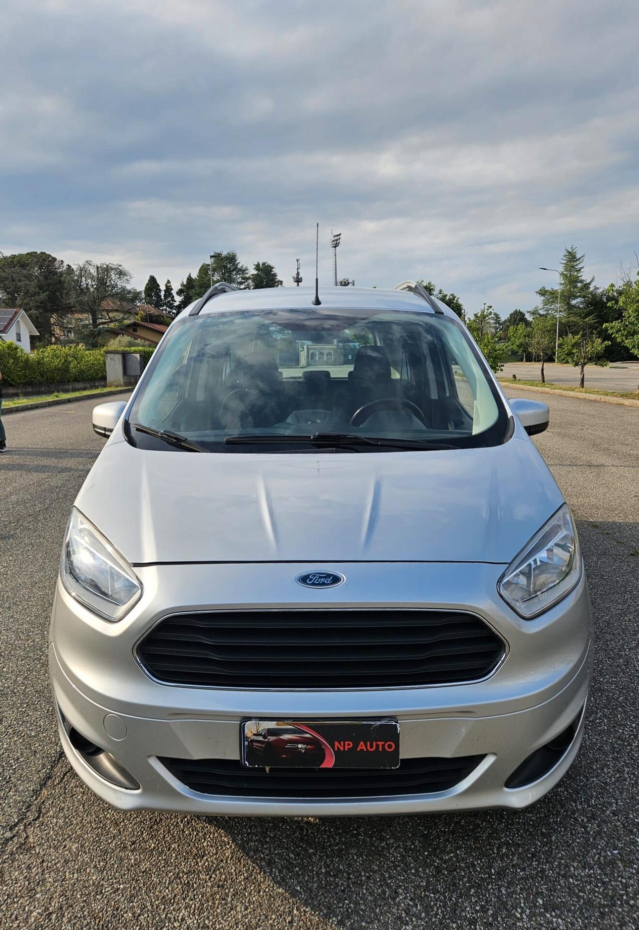 Ford Tourneo Courier 1.5 Titanium