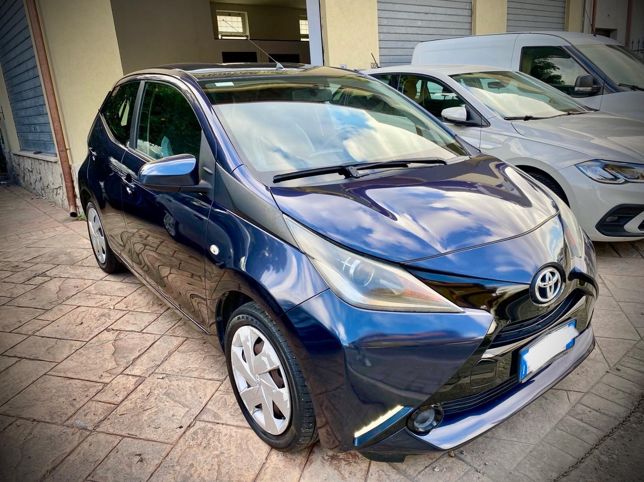 Toyota Aygo 1.0 VVT-i 69 CV 5 porte x-play MMT