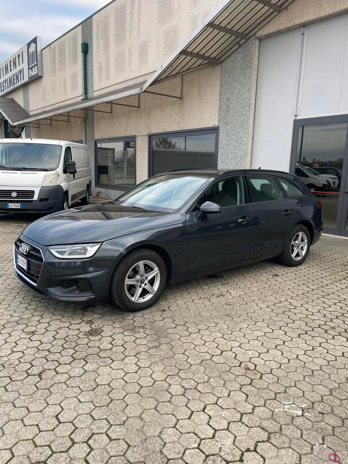 Audi A4 BUSINESS ADVANCE 2.0 136CV S-TRONIC