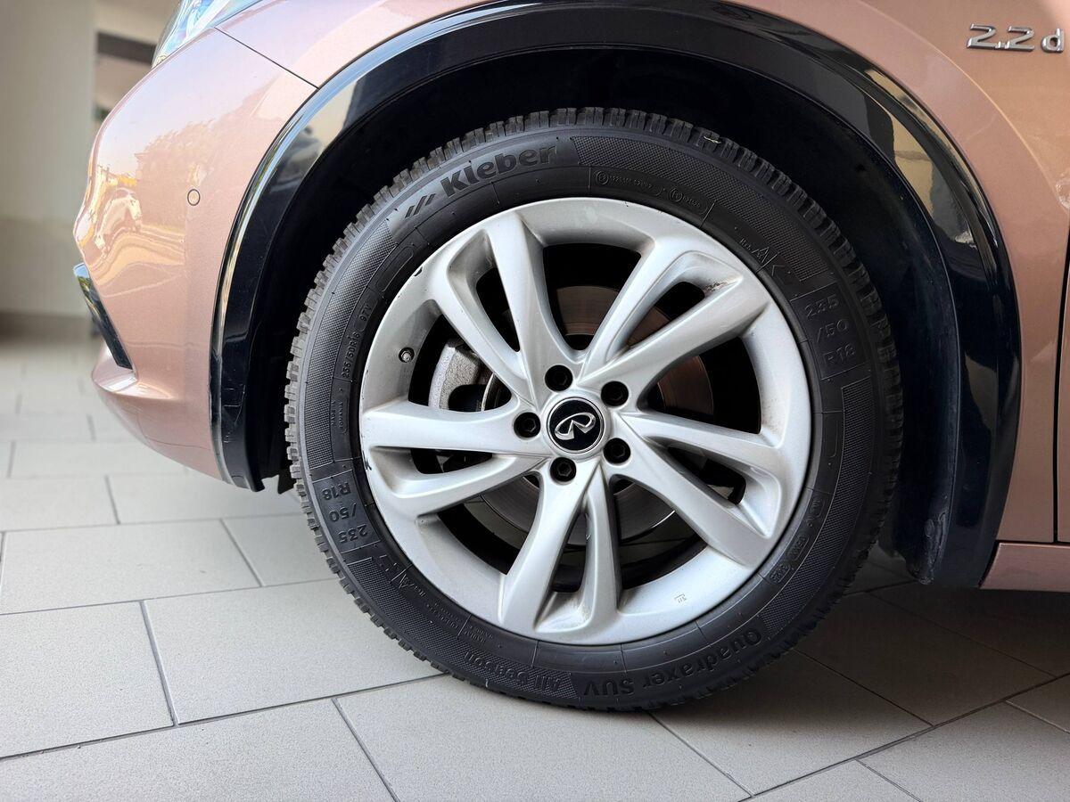 Infiniti Q30 2.2d Premium Tech Gallery White awd 170cv dct