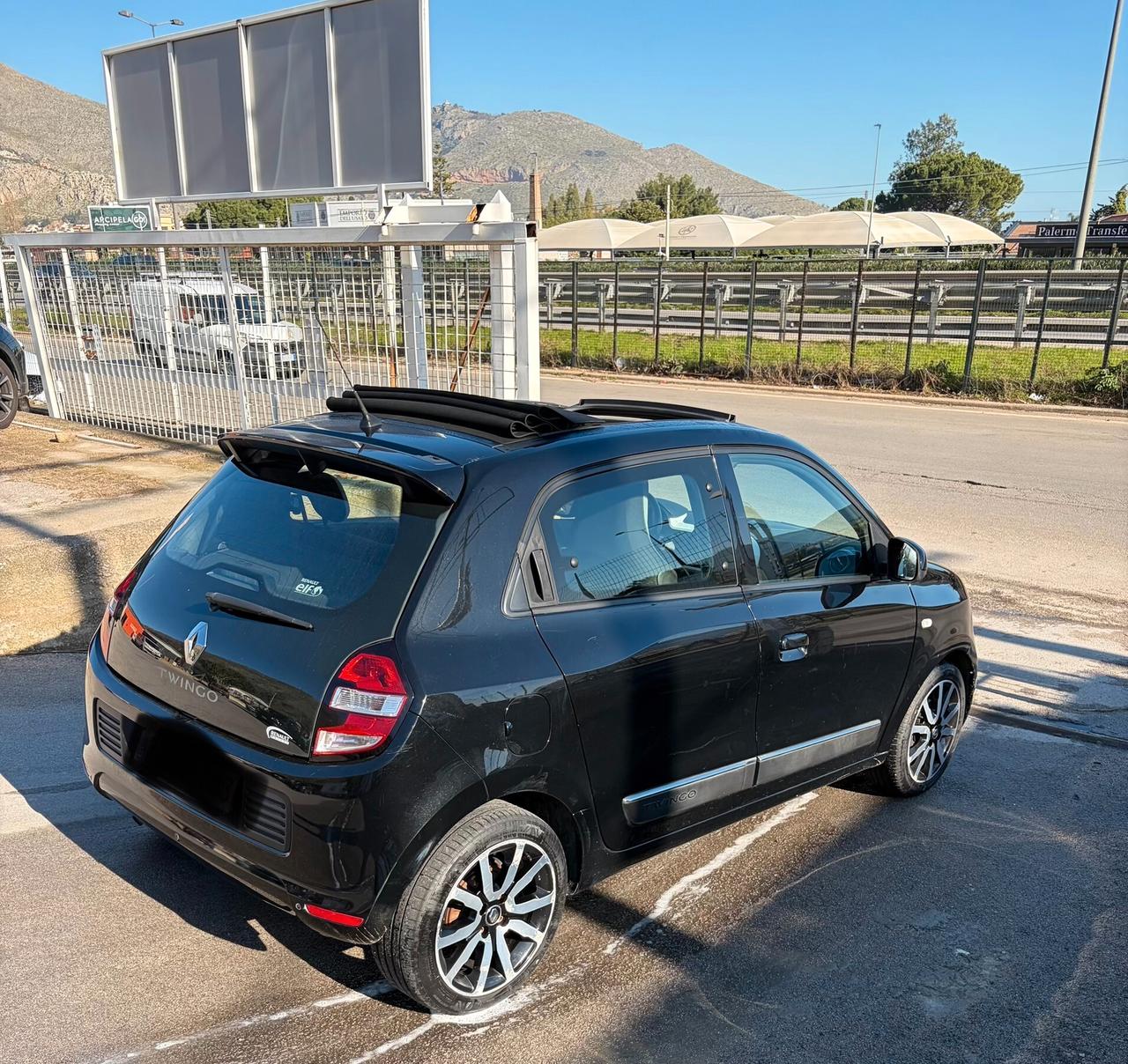 Renault Twingo 1.0 benzina 90 cavalli sport cabrio anno 2015 per info 3279411053